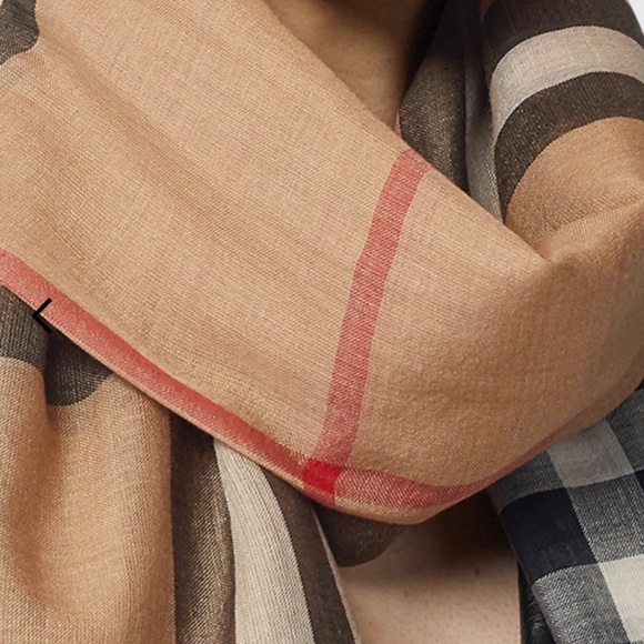 BURBERRY SCARF - Picture 5 of 15